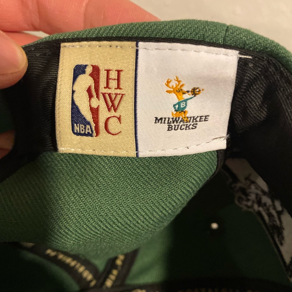 Mitchell & Ness Milwaukee Bucks Retro SnapBack Hat - Picture 4 of 7